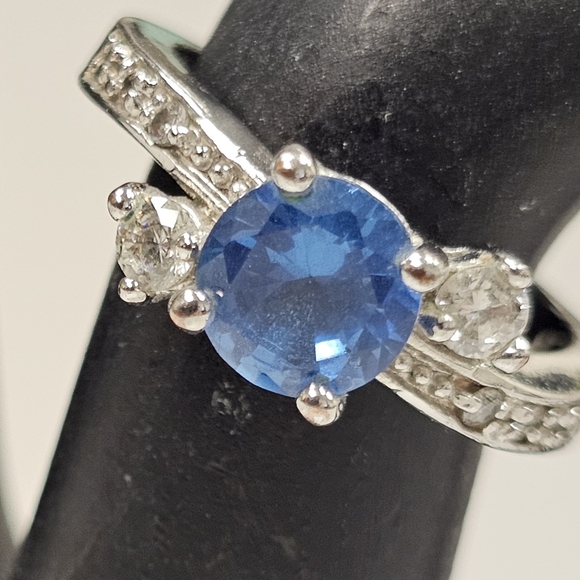 Elegant Blue and Silver Women's Ring - Picture 3 of 3